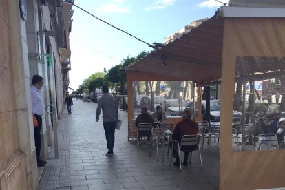 La terrassa del bar Moto Club de la Rambla Nova a primera hora del matí d'avui.