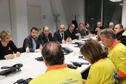 La reunió dels equips d'emergències al centre de coordinació del 112 a Reus.