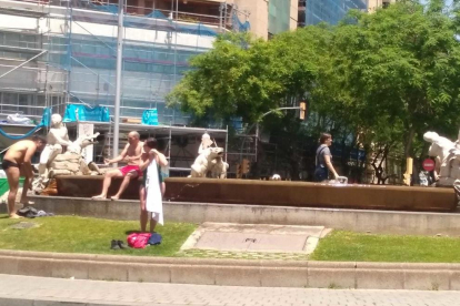 Han acudit a la plaça amb tovalloles