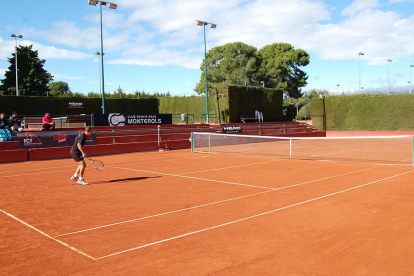 Imatge d'una de les pistes del Club Tennis Reus Monterols.