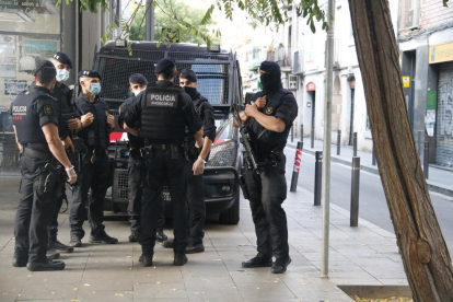 Imatge de l'operatiu antiterrorista a la Barceloneta.