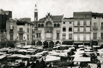 Una imatge de l'edifici abans del bombardeig.