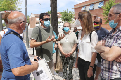 La presidenta de Catalunya En Comú Podem, Jéssica Albiach, amb representants veïnals dels barris de Ponent de Tarragona