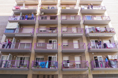 Tarragona vive el segundo día sin gente en la calle y sus vecinos buscan la manera de hacer que estos próximos 15 días pasen el más rápido posible