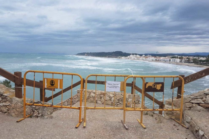 S'han tancat els accessos a les platges del Fortí i Canyadell.