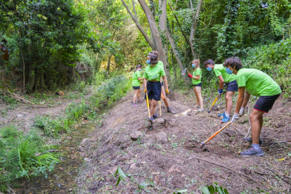 Ayer se iniciaron los trabajos para recuperar el entorno de los torrentes de la capital del Alt Camp.