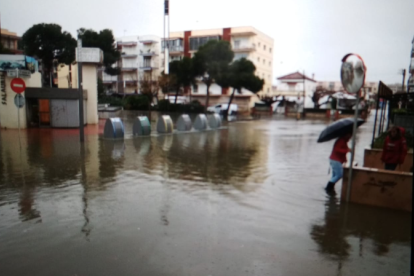 Avenida Diputació de Salou inundada.