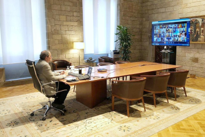 El president de la Generalitat, Quim Torra, durant la reunió telemàtica de presidents autonòmics,