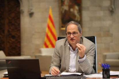 El president del Govern, Quim Torra, durant la reunió que ha mantingut amb alcaldes de l'Àrea Metropolitana sobre les mesures restrictives davant la propagació de la covid-19