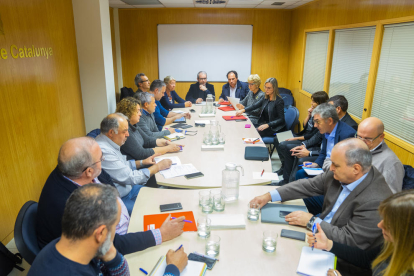 Reunión de los sindicatos UGT y CCOO con la Generalitat y la AEQT.
