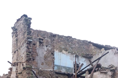 Hundimiento parcial del castillo de Sant Gallard, pedanía de les Piles, a causa del temporal.