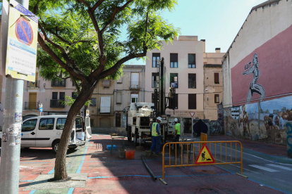 Los trabajos iniciados estos días en el actual espacio de aparcamiento de la Riera Miró.
