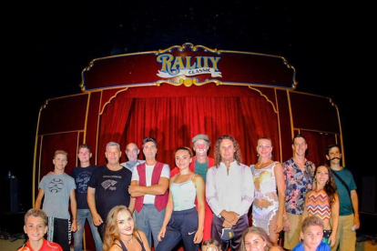 Imagen de los integrantes del Circo Raluy Classic.