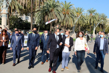 El presidente de la Generalitat, Quim Torra, acompañado de otras autoridades