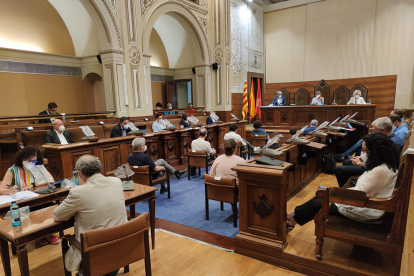 El salón de plenos de la Diputación de Tarragona durante la sesión del 23 de julio del 2020.