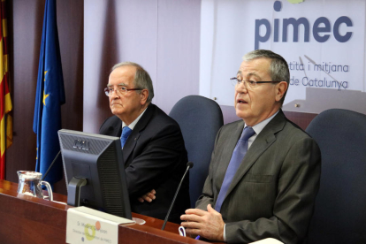 Plano medio del presidente de PIMEC, Josep González, y el director del Observatorio de PIMEC, Modest Guinjoan.