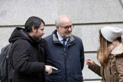 El abogado de Societat Civil Catalana, Manuel Miró, a la salida del Tribunal de Cuentas.