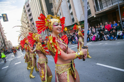 La comparsa Sinhus, ganadora del Carnaval del 2019, durante el desfile del pasado mes de marzo.