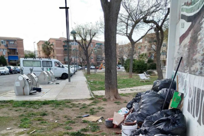 Les denuncies per llençar residus al carrer es van produir al cap de setmana i ahir dilluns.