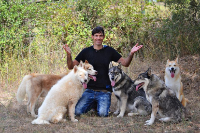 Fa més de vint anys que Marcos J. Ibáñez treballa en l'educació canina.