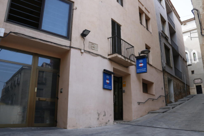 Pla general de la comissaria de la Policia Local de Valls, ubicada a la Baixada de l'Església.
