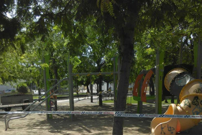 Móra la Nóva ha tancat els parcs infantils fins nou avís per evitar la propagació del virus.