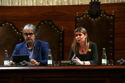 Plano cerrado de la presidenta de la Diputación de Tarragona, Noemí Llauradó, en la sesión plenaria.