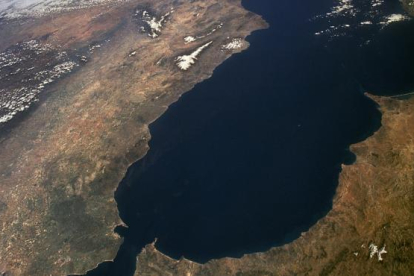 Imagen del Estrecho de Gibraltar donde se unen el Mediterráneo y el Atlántico