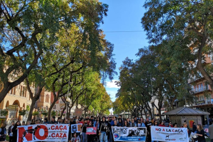 Imagen de la manifestación de ayer contra la caza en Tarragona.