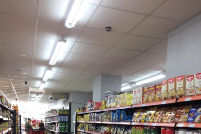 Imatge d'arxiu de l'interior d'un supermercat.