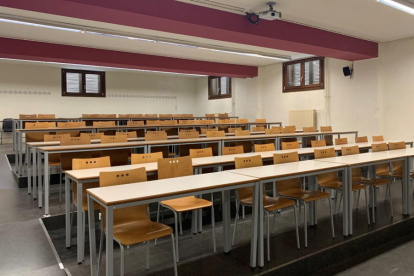 Imagen de un aula vacía de Universidad de Lérida.