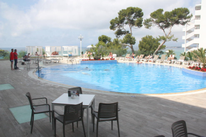 Nova zona de piscina de l'hotel Best Negresco de Salou, renovada aquest estiu.