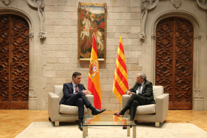 Els presidents Quim Torra i Pedro Sánchez, durant la reunió al Palau de la Generalitat.