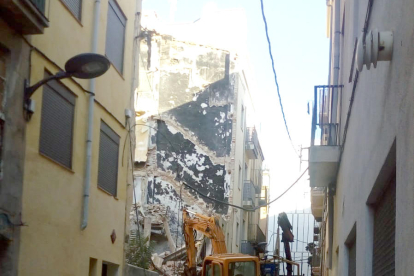 Imagen de la casa hundida en la calle de Sant Antoni.