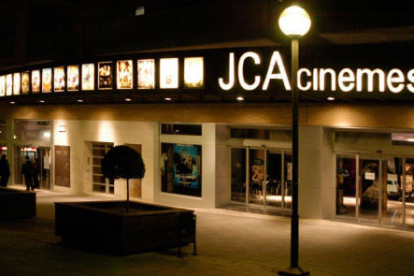 Imagen de archivo del exterior de la sala de cine de Reus.