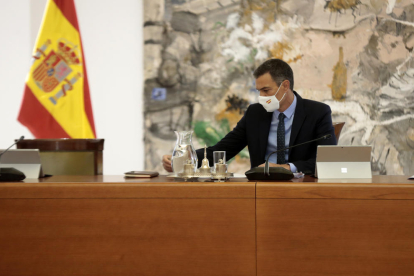 El presidente del gobierno español, Pedro Sánchez, en la reunión del Consejo de Ministros en el Palacio de la Moncloa.