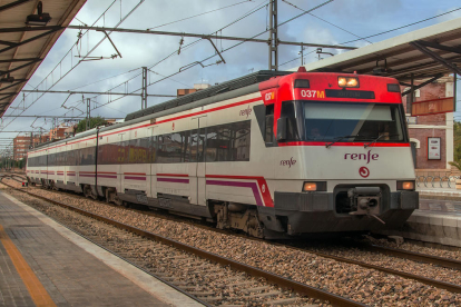 Imatge d'un tren de Rodalies de Renfe.