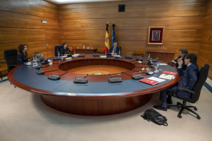 La reunión del Consejo de Ministros extraordinario encabezada por el presidente del gobierno español, Pedro Sánchez