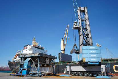 Durante el primer día de funcionamiento del SEA, 255 camiones operaron en el Port de Tarragona.