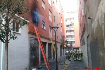 El incendio se produjo en la calle Colldejou de Reus.