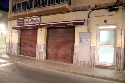 El portal del edificio situado en el número 27 de la calle Dotze de Bonavista, en Tarragona.