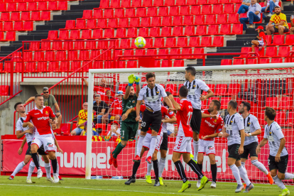 El partido de la primera vuelta entre Nàstic y Castellón disputado en el Nou Estadi finalizó en empate a 1 con gol de Brugui.