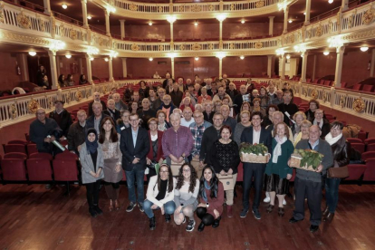 Imatge dels participants a la celebració, al teatre Bartrina de Reus.