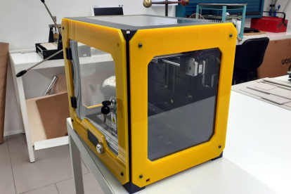 Imatge d'una impressora 3D cedida per la Diputació de Tarragona per fabricar viseres protectores.