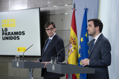 El ministre de Sanitat, Salvador Illa, i el ministre de Consum, Alberto Garzón, en una roda de premsa a Moncloa.