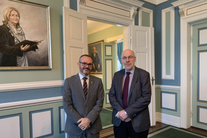 Josep Costa con el presidente del Parlamento de Islandia, Steingrímur J. Sigfússon.