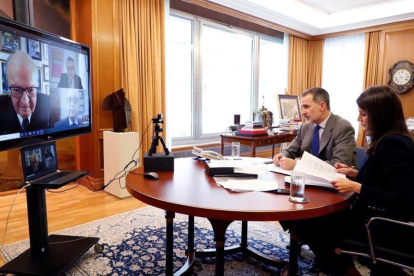 Els reis d'Espanya, Felip VI i Letizia, mantenen una videoconferència amb els responsables de la FESBA.
