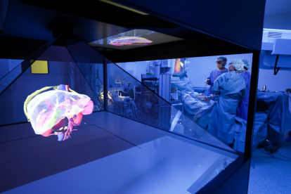 El holograma de la anatomía del paciente dentro del quirófano.