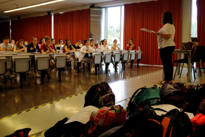 Imagen de archivo de una de las pruebas de la selectividad en una de las aulas de la Universitat Rovira i Virgili de Tarragona.