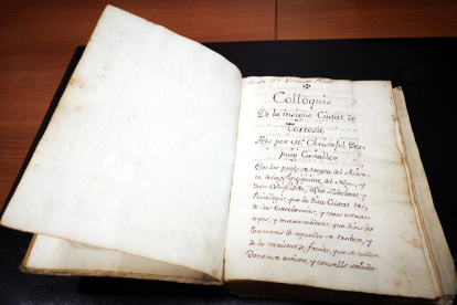 Primer plano del manuscrito de los 'Col·loquis' de Despuig que ha adquirido el Consell Comarcal del Baix Ebre.